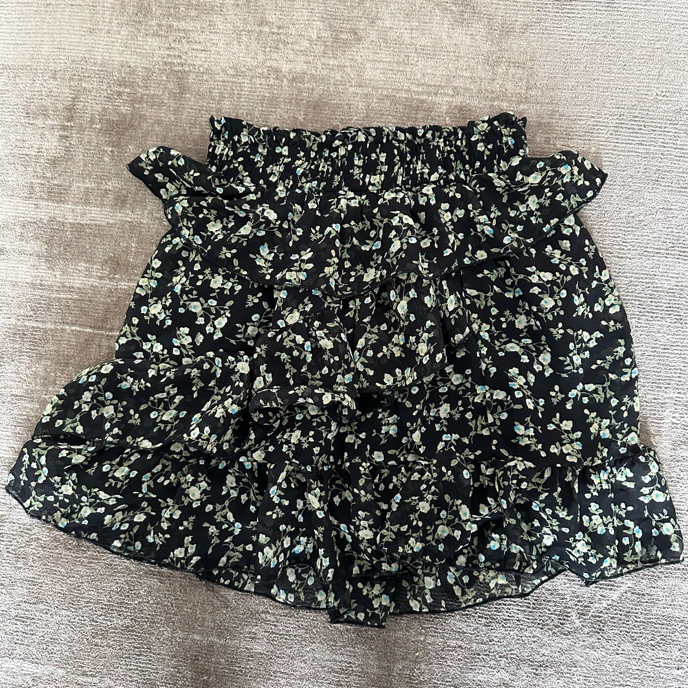 Skirt with floral